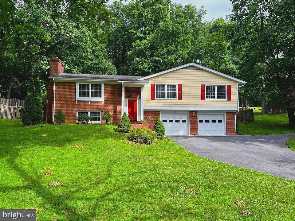 1st image of 105 Old Forest Cir