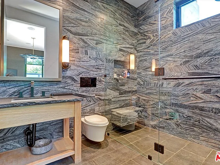 1049 Loma Vista Dr — Photo 35