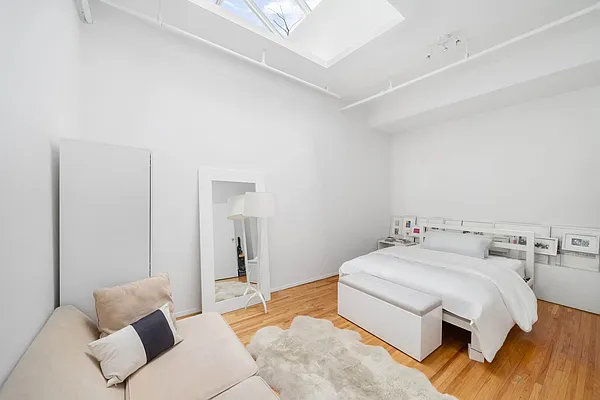 Rented by Park Property Advisors | media 8