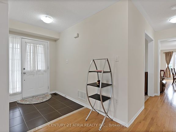 3rd image of 100 Gas Lamp Ln