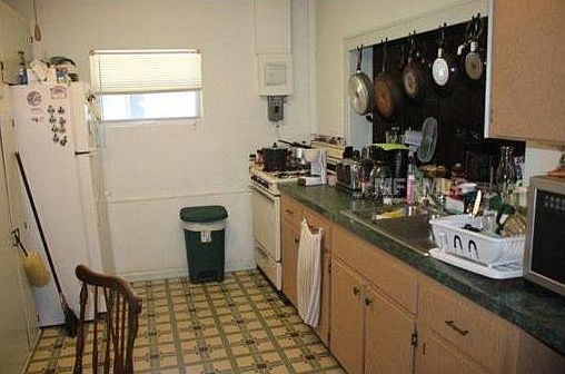 3rd image of 220 4th Ave