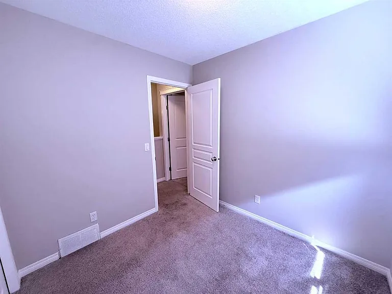 952 Taradale Dr NE — Photo 21