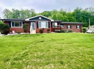 27 Sunsetview Ln, Sissonville, WV 25320