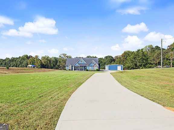 5th image of 832 Barnesville Rd