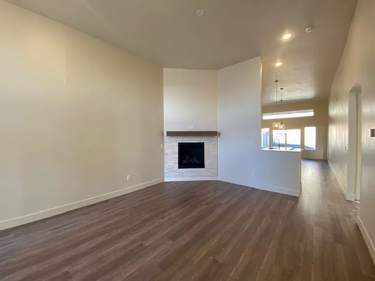 939 S 25 W — Photo 4