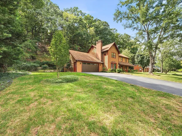 5864 Lakemont Dr, Roanoke, VA 24018