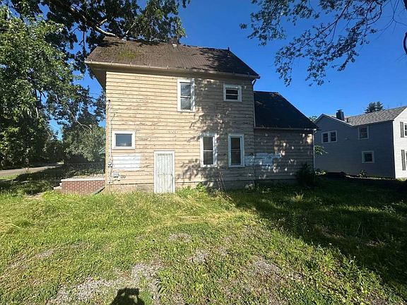 2nd image of 905 E Buchtel Ave