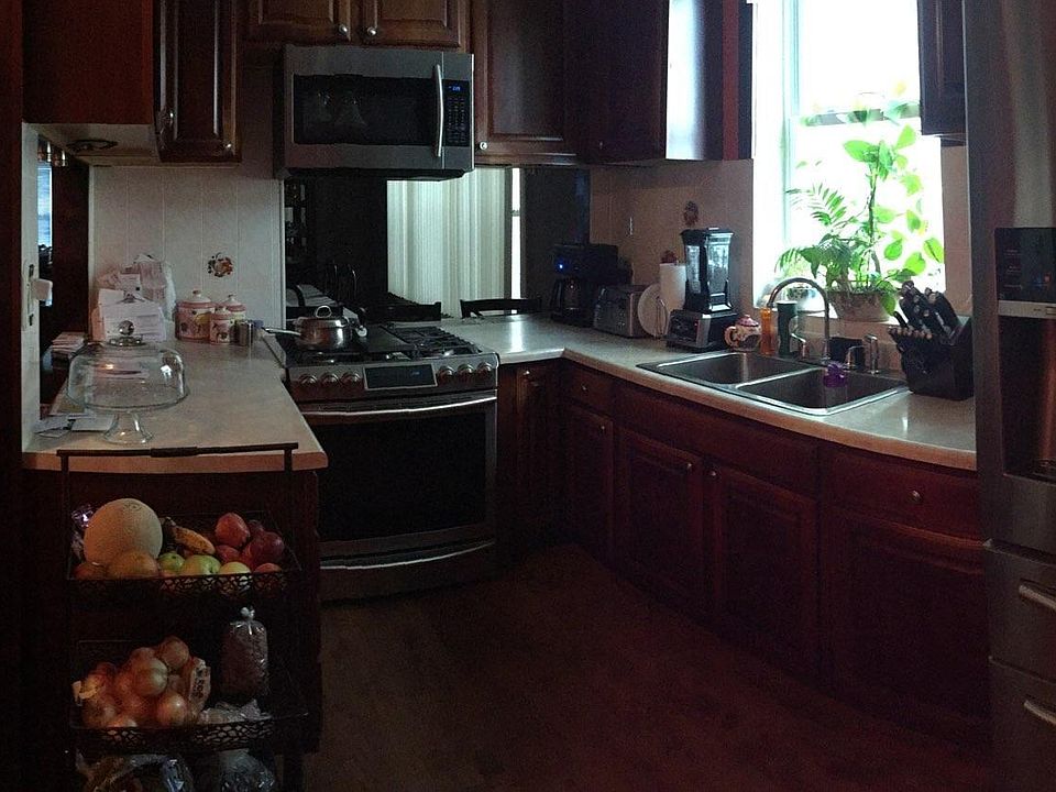 2nd image of 3801 N Sacramento Ave