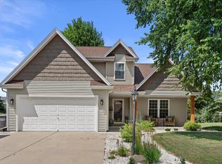 942 Spring Waters Dr, Oconomowoc, WI 53066