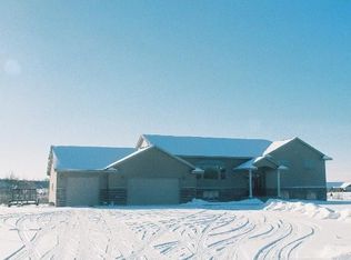 471 Coulee Trl, Hudson, WI 54016