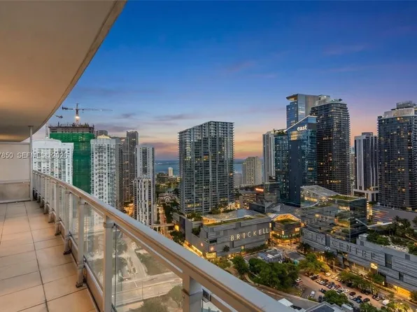 92 SW 3rd St APT 3804, Miami, FL 33130