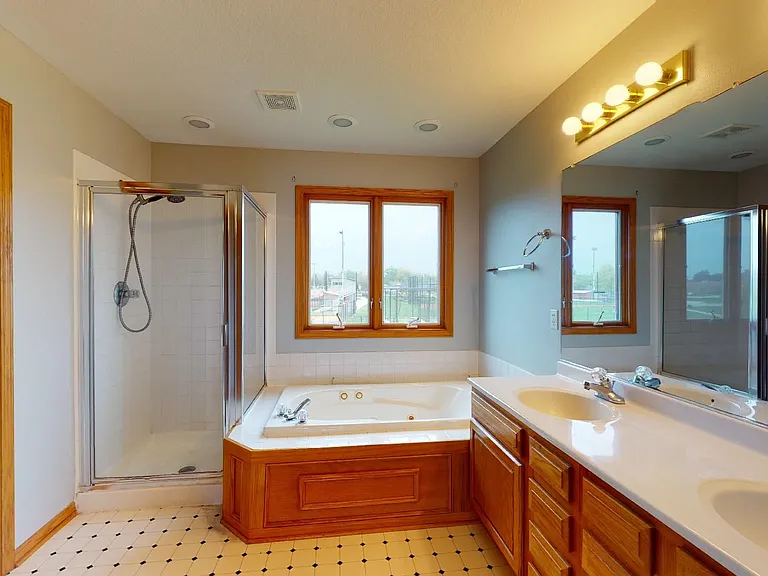 2504 Somerset Dr — Photo 17