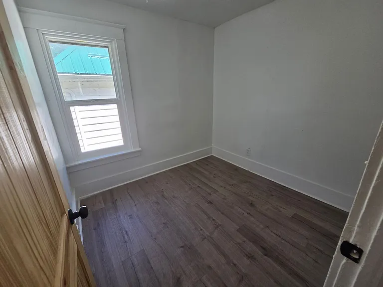 722 E 7th St #2 — Photo 11