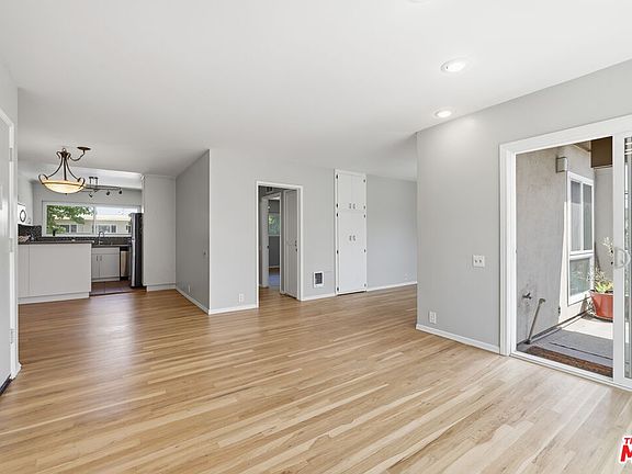 4th image of 11120 Queensland St Unit D40