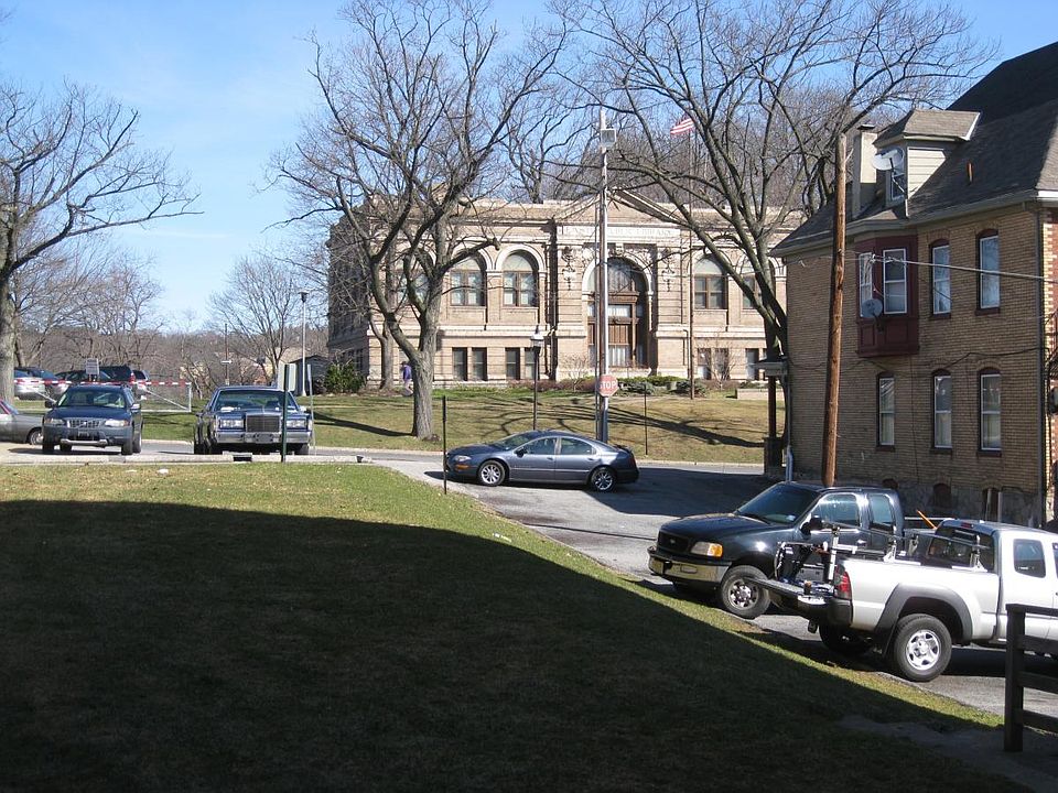 2nd image of 527 Northampton St #4