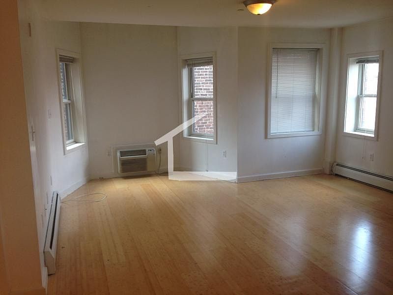 2nd image of 462 Park Dr #304BM