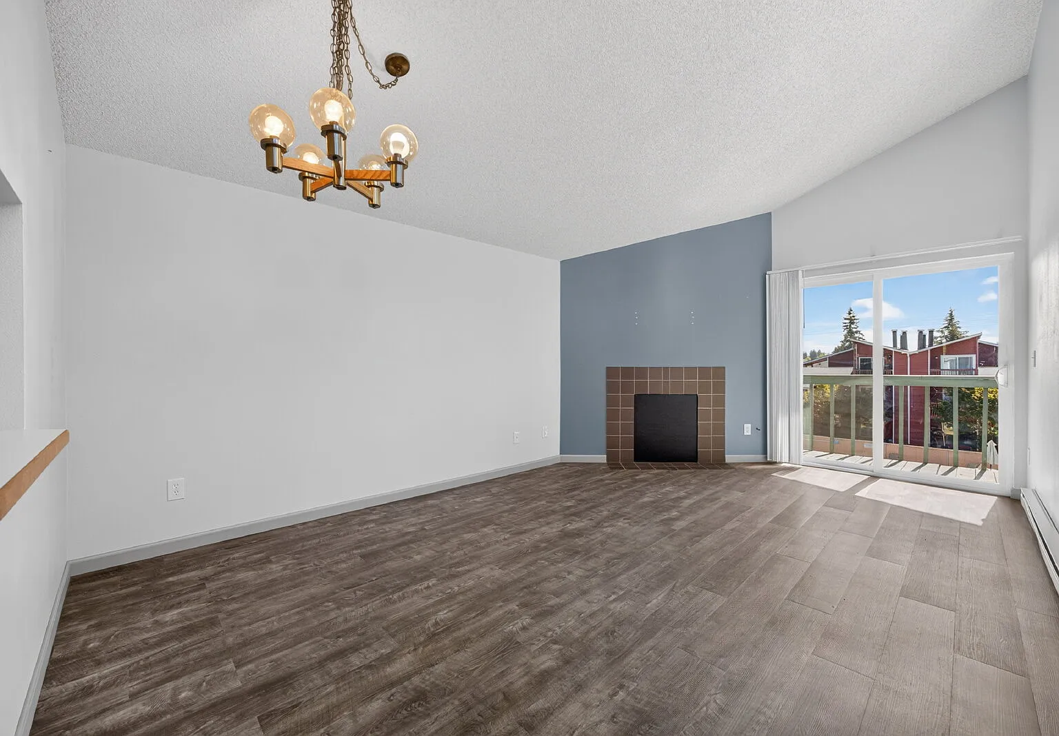 2 bed, 2.0 bath, 858 sqft, $1,995 — Photo 4