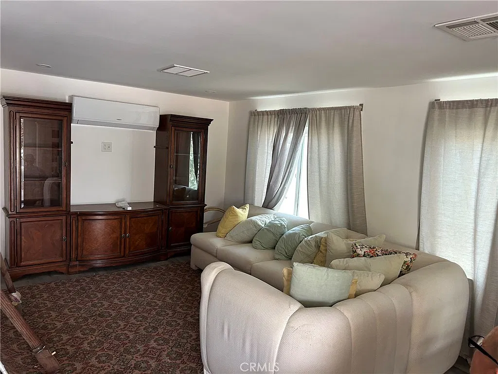 2 bed, 1000 sqft, $1,650 — Photo 3