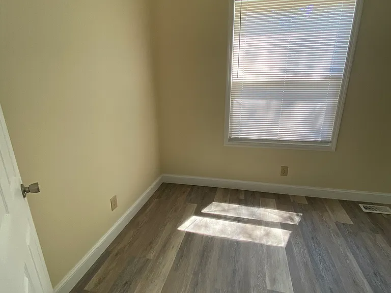 1445 Hunter Ave — Photo 21