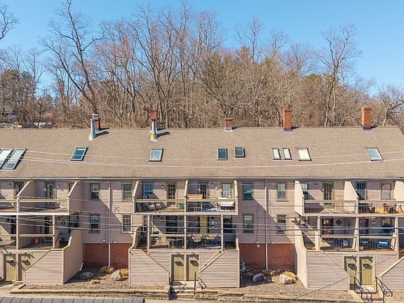 3rd image of 31 Merrimac St Unit 31