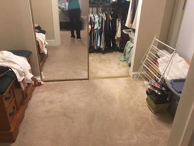 Sitting room between Master and walk in closet