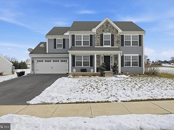 2nd image of 4 Acorn Ct