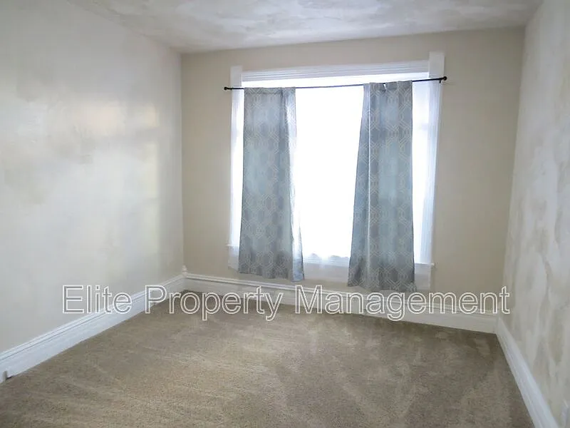 1 bed, 1.0 bath, $895 — Photo 2