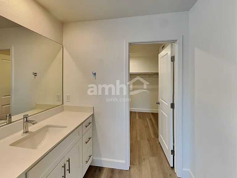 6411 Rush Ave — Photo 9