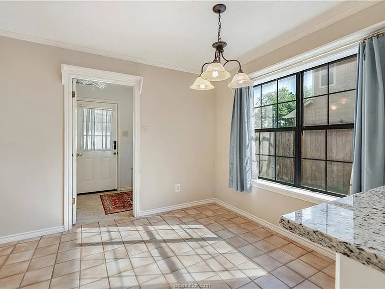 1806 Rosebud Ct — Photo 11