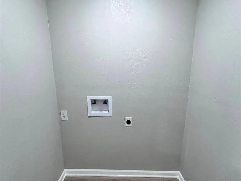 4737 Alvin St — Photo 12