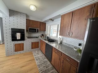 6401 N Shore Ct, West Bloomfield, MI 48324