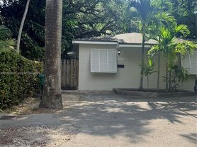 3031 W Center St, Miami, FL