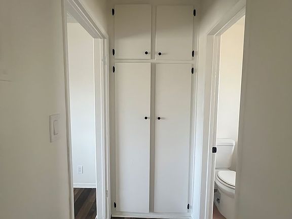 5th image of 811 W 97th St #8