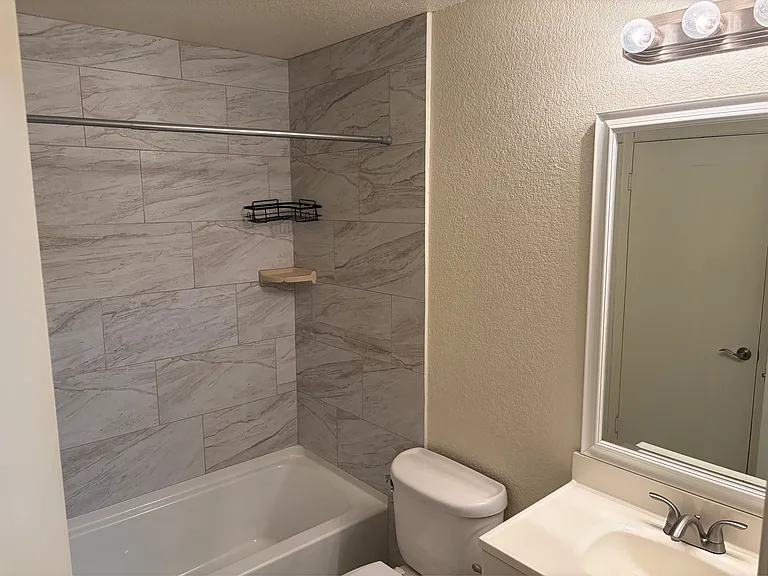 2201 N Comanche Dr #1046 — Photo 2