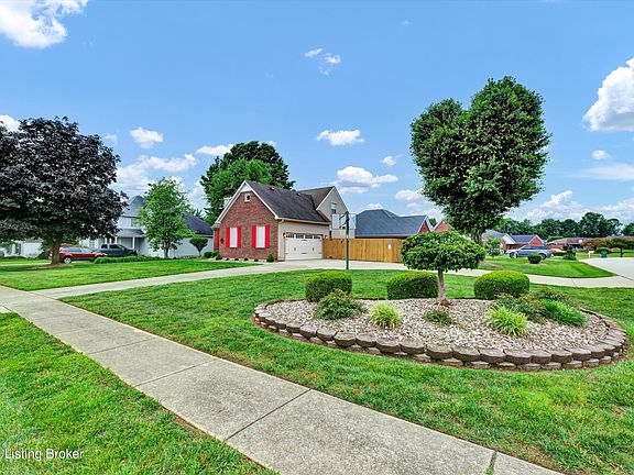 4th image of 411 Circle Valley Dr