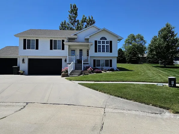 1341 Shalene Cir, Wahoo, NE 68066