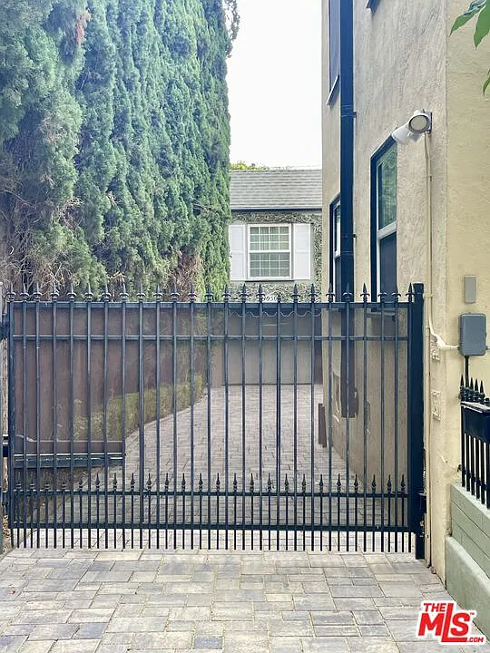 2 bed, 1.5 bath, $3,800 — Photo 2