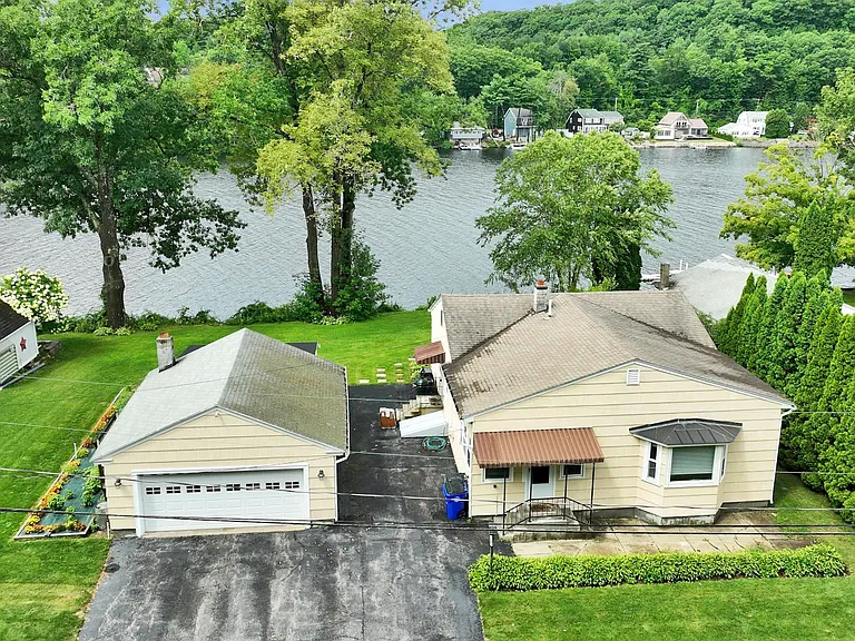 120 Chauncey Ave — Photo 1