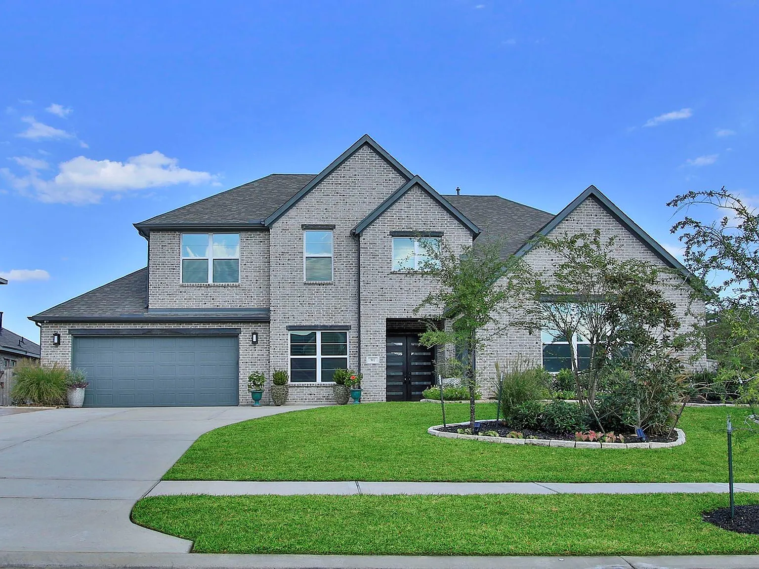 5 bed, 4.5 bath, 4640 sqft, $5,600 — Photo 3