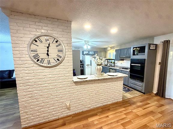 3rd image of 719 Waterfall Dr