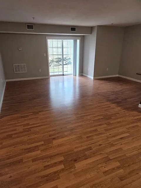 2 bed, 950 sqft, $2,200 — Photo 2