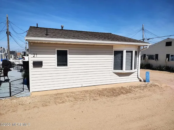 21 E Penguin Way, Lavallette, NJ 08735