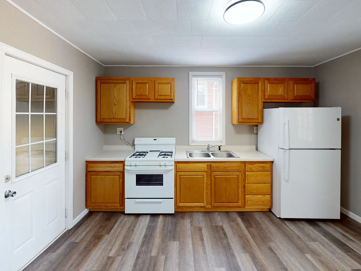 811 S. College - 1 — Photo 3