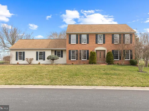 87 James St, Leola, PA 17540