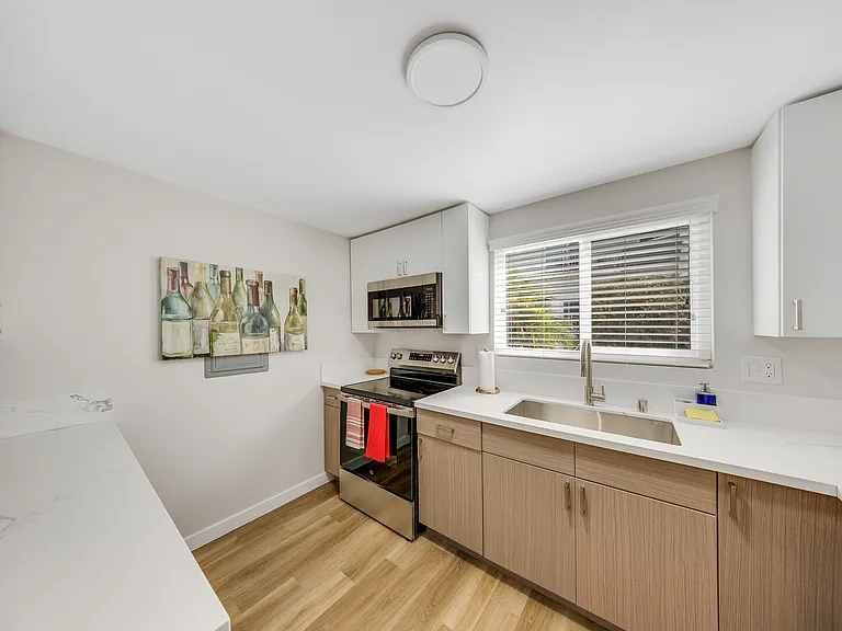 Barbara St — Photo 10