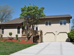 169 Royce Dr, Bloomingdale, IL 60108