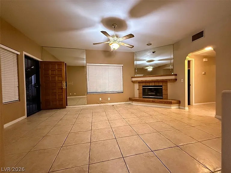 1403 Santa Margarita St #D — Photo 6