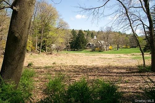 3rd image of 182 Tuxedo Road