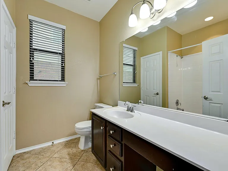 1029 Hyde Park Dr — Photo 20
