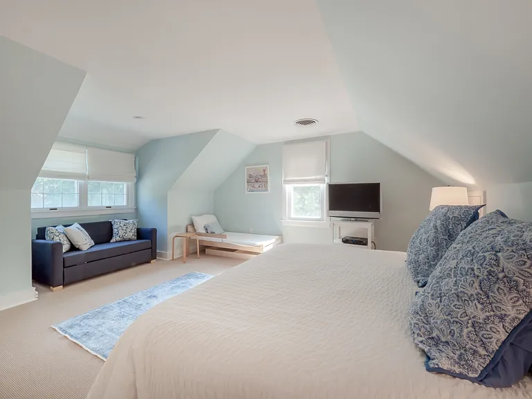 Woodland Ave — Photo 9